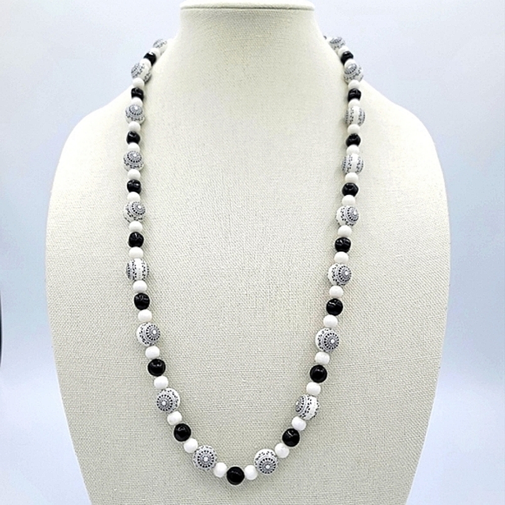 Vintage Black & White Necklace Ball Beads Unique Pattern #584
